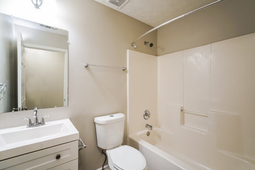 Building Photo - 210 Prescott Ct