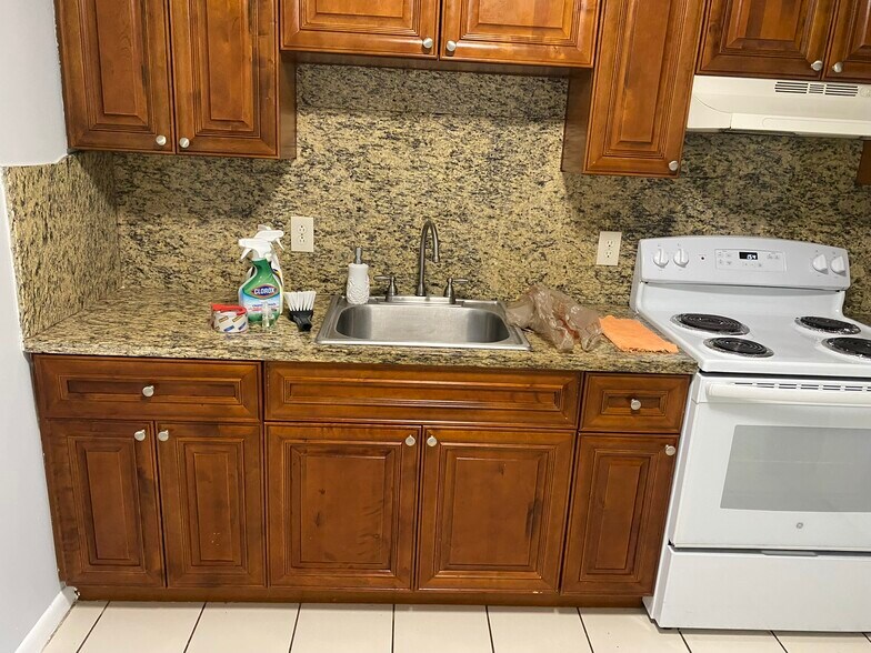 Building Photo - 3483 Coral Springs Dr