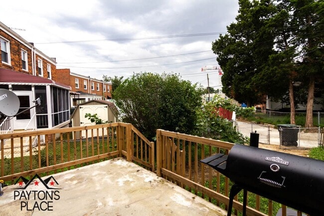 Building Photo - Spacious Single Family home with Huge Back...