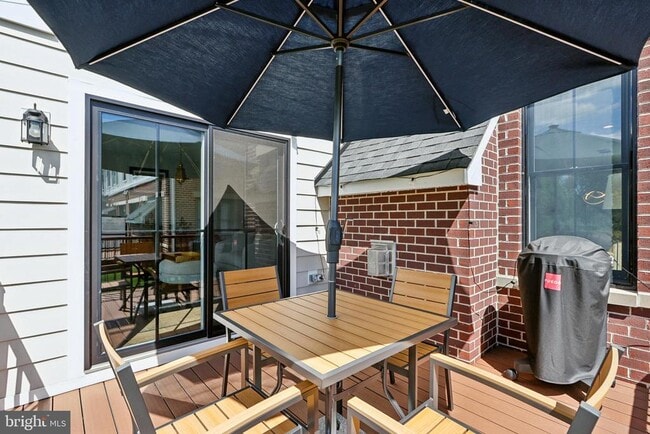 Building Photo - 45 Riverwalk