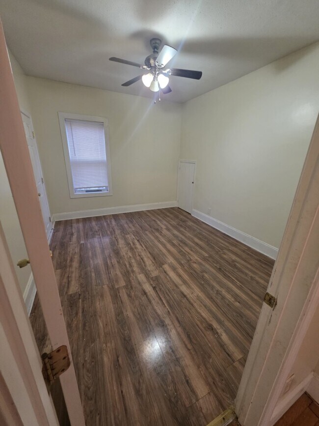 Building Photo - 1029 Plymouth Ave