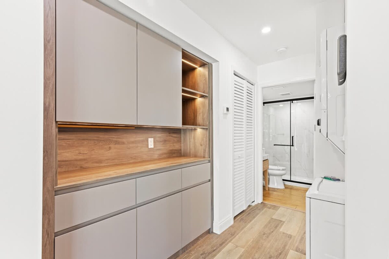 Building Photo - 8115 Thomas Dr