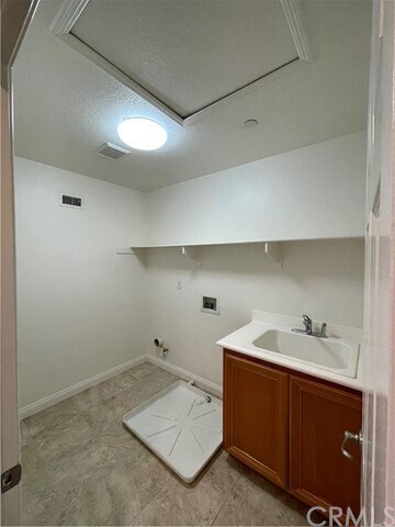 Building Photo - 4864 Highview St