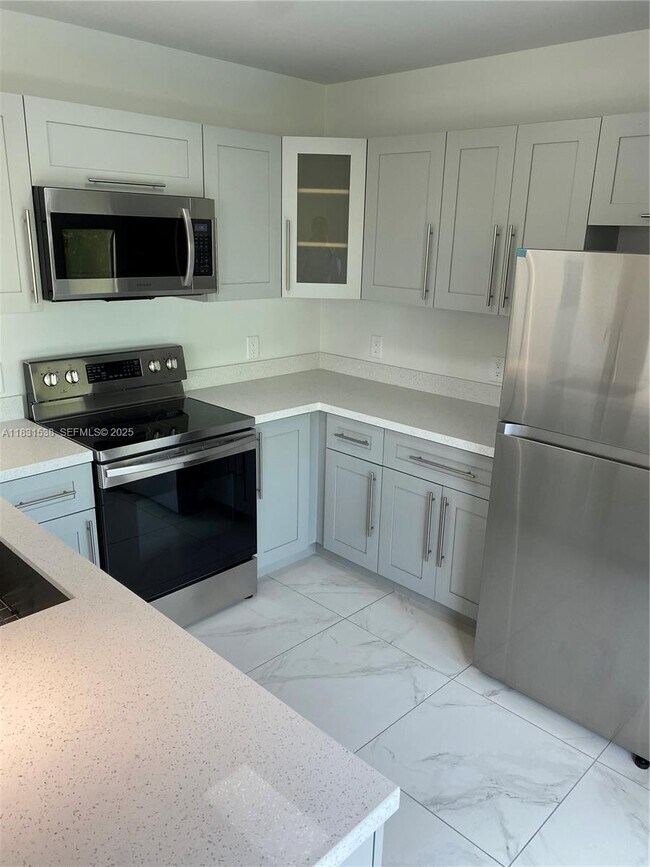 Building Photo - 836 SW 2nd St