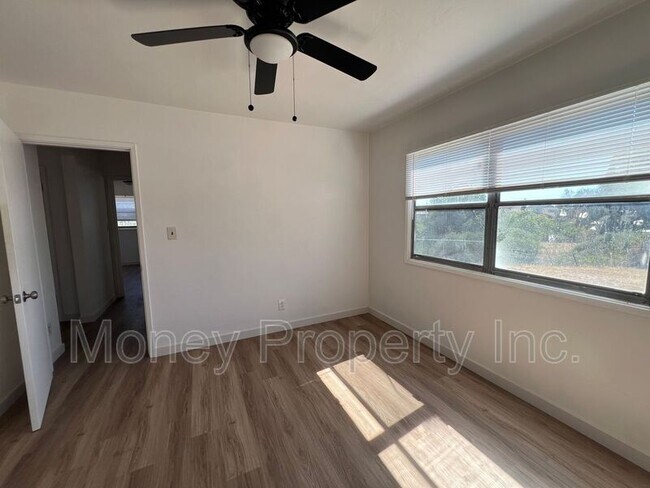 Building Photo - 5363 Bonita Dr