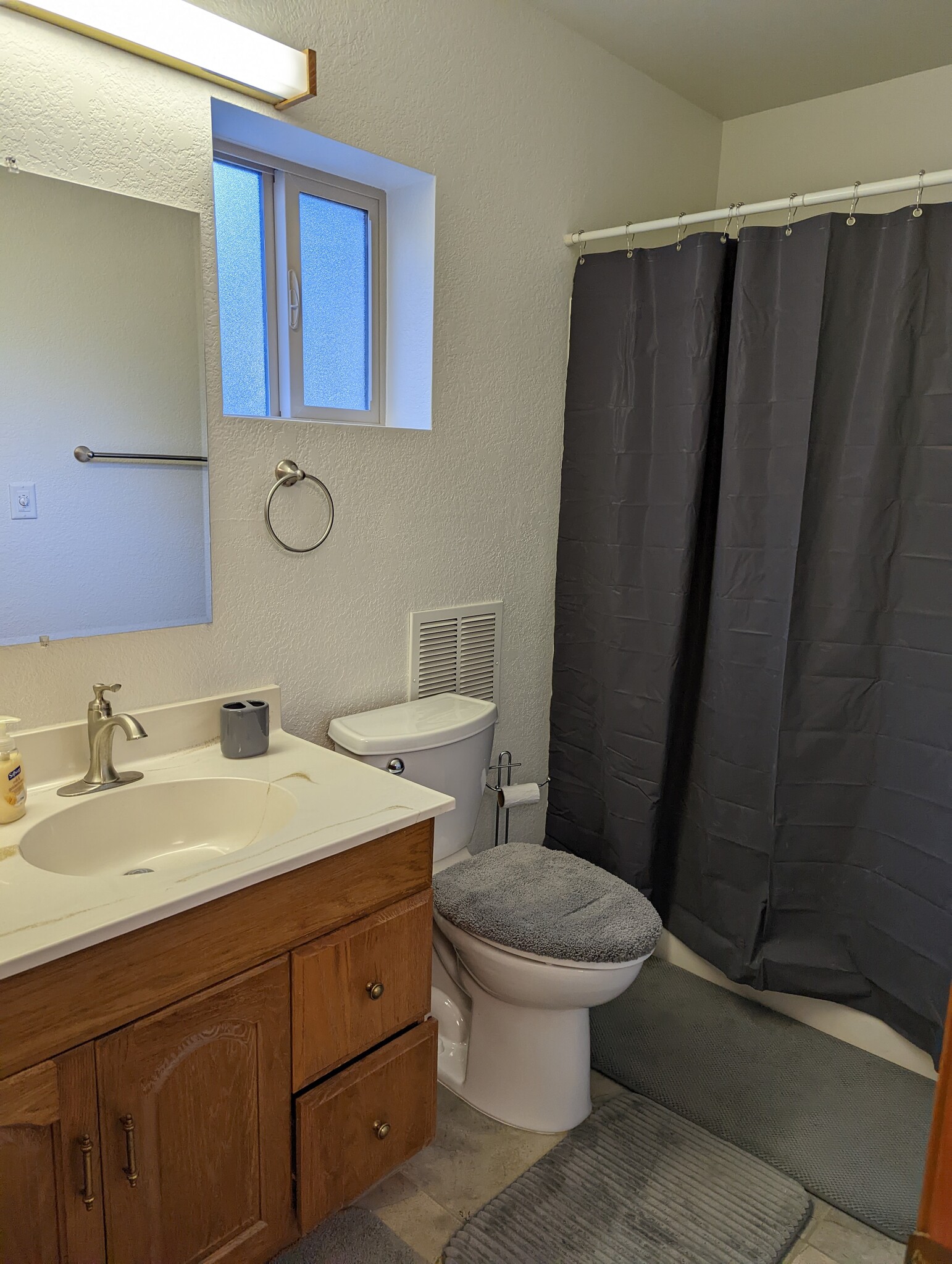 Full bathroom tub and shower combo - 605 Flora St
