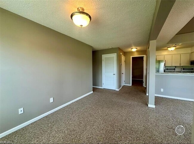 Building Photo - 4044 Laurel Green Cir