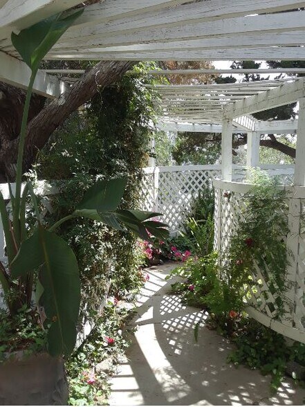 Building Photo - 6129 Andalusia Ave