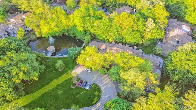 Building Photo - 124 Foxwood Dr