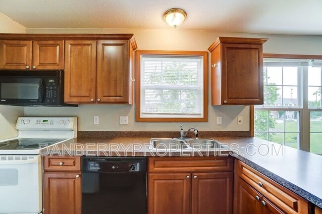 Building Photo - 1103 N Byrne Rd