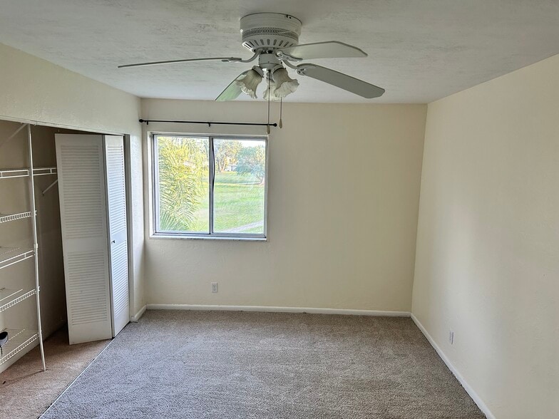 Building Photo - 3645 Boca Ciega Dr