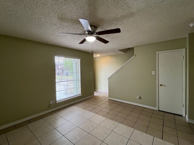 Building Photo - Southside Townhome