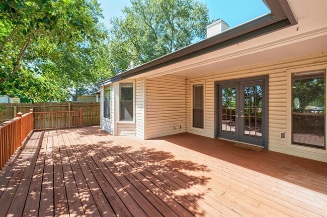 Building Photo - 1215 Robin Trail