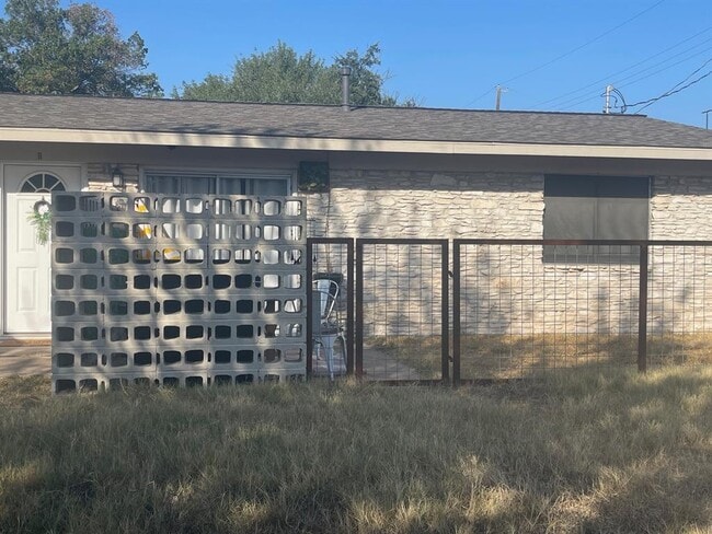 Building Photo - 8005 Pinedale Cove