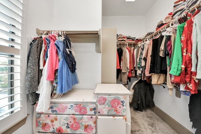 Building Photo - 1141 W 23rd St