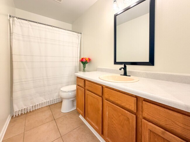 Building Photo - Beautiful, Spacious Home in Highlands Ranch