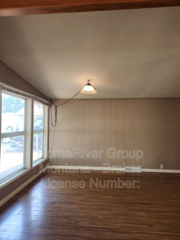 Building Photo - 1809 Defoe St