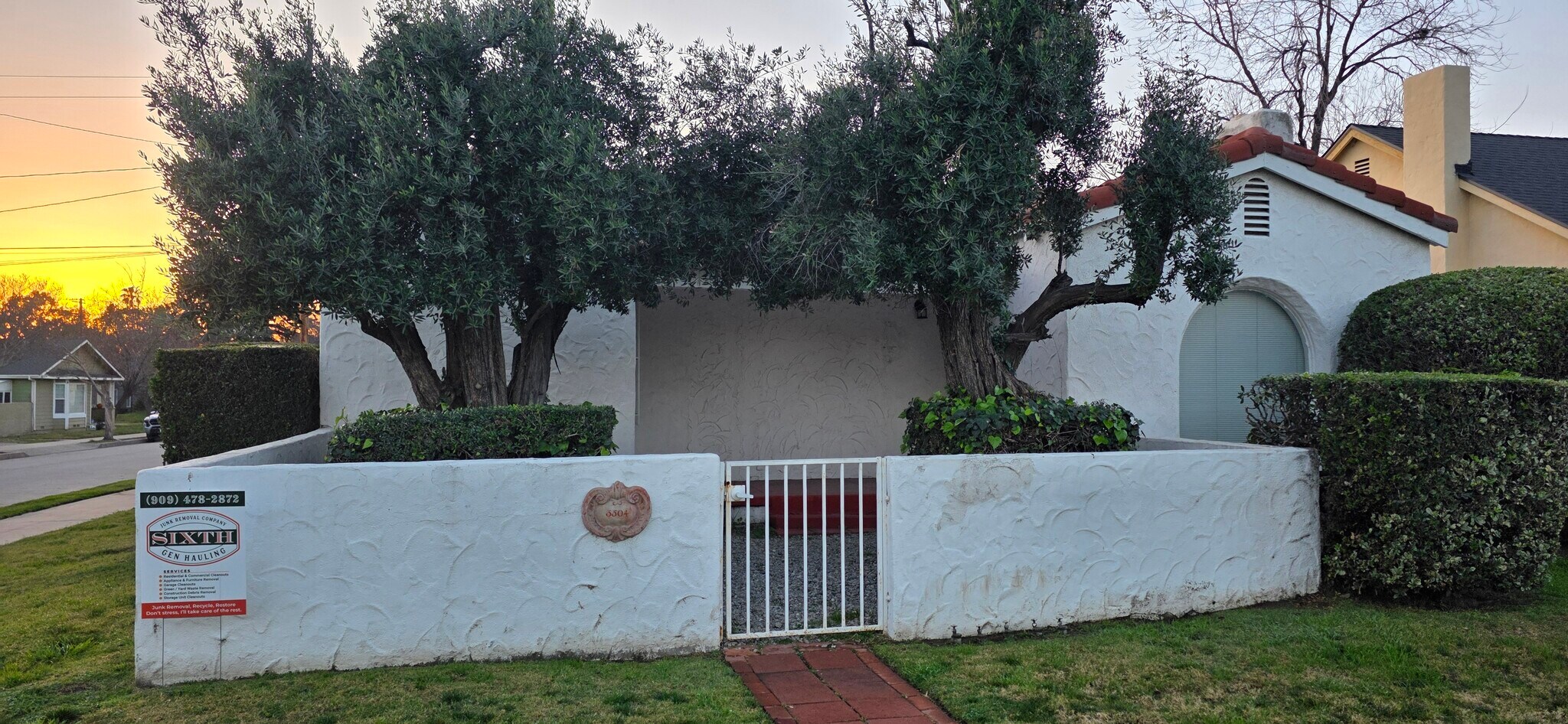 Building Photo - 3304 N Mountain View Ave