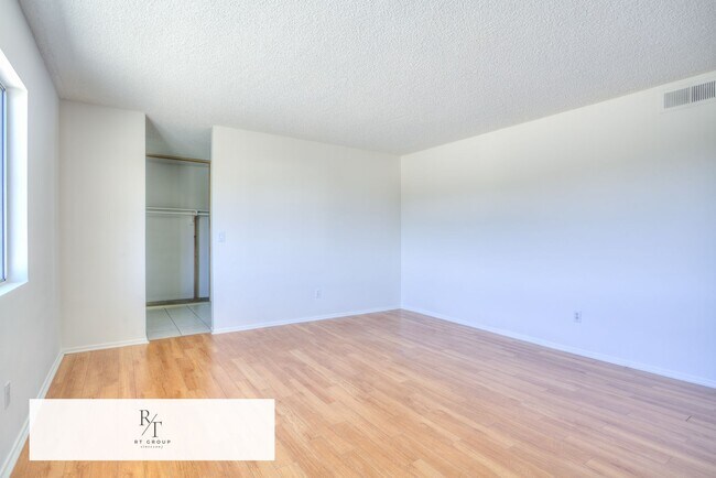 Building Photo - Spacious 2-Bedroom, 2-Bathroom Unit in Prime Monterey Park