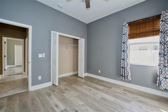 Building Photo - 10513 Palm Cove Ave