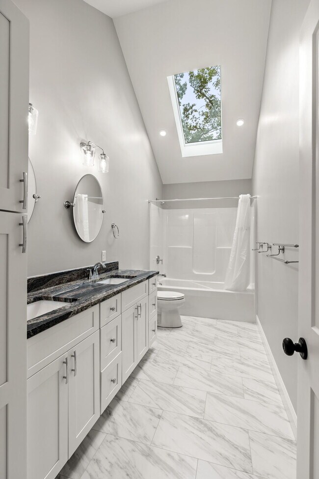 family bathroom - 8 Mary Ave