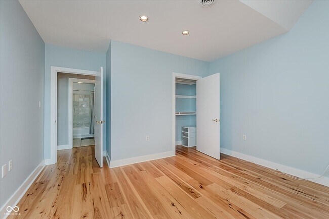 Building Photo - 430 N Park Ave