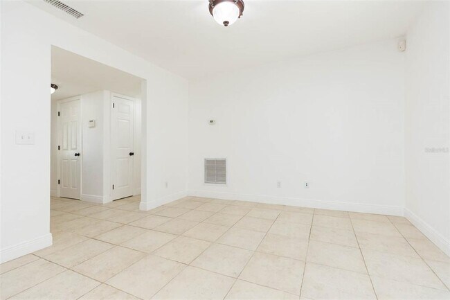 Building Photo - 6710 Mornay Cir