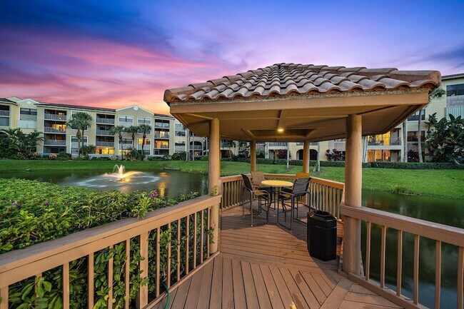 Building Photo - 700 Uno Lago Dr
