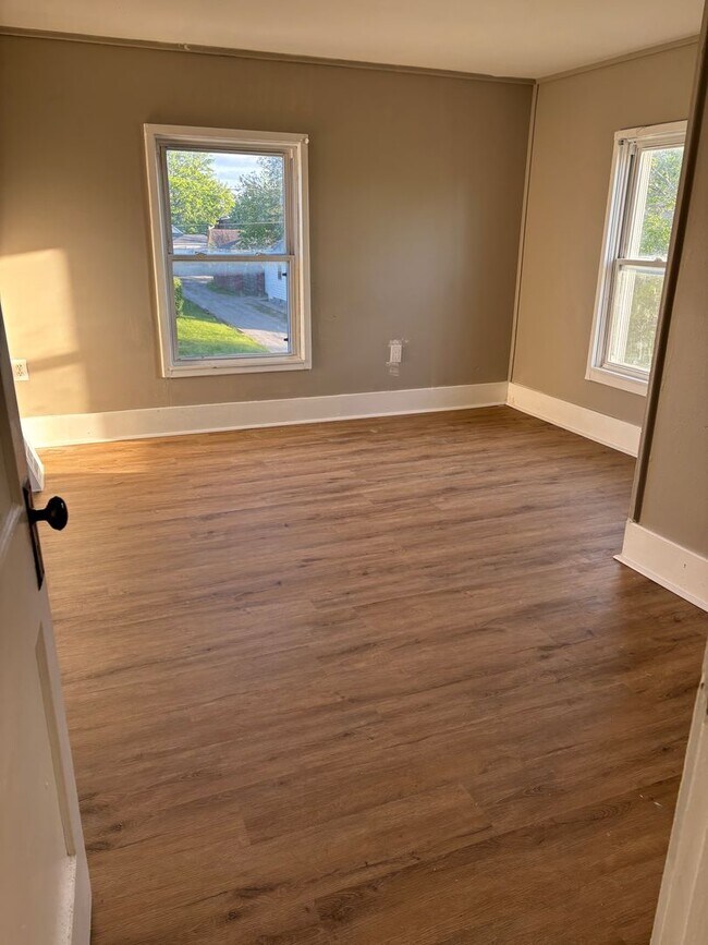 Building Photo - Charming 3-bedroom home, ready for you! Se...