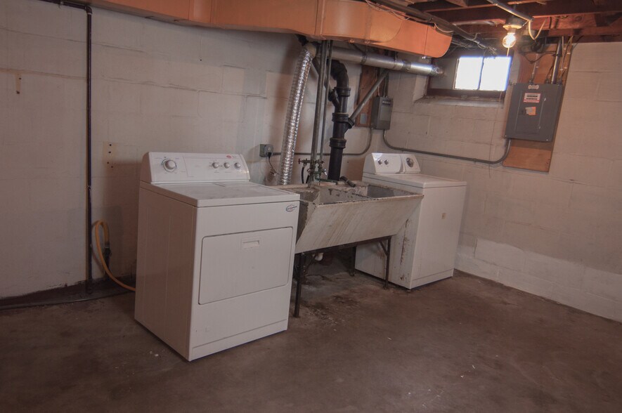 Building Photo - 4149 S 32nd Ave