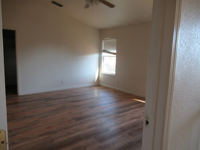 Building Photo - 1742 Dunsmuir Way