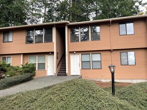 Building Photo - ***PENDING APPLICATION***Cozy 1 Bedroom Apartment Close to Schools and Base