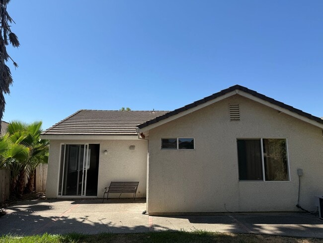 Building Photo - 3416 Molokai Rd