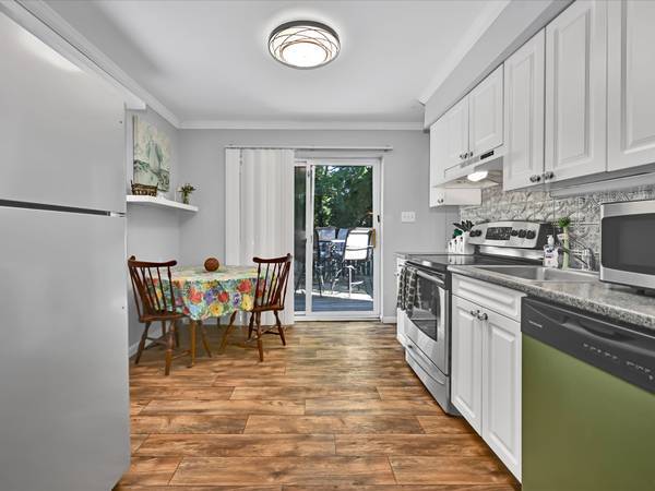 Building Photo - 20 Elm Ave