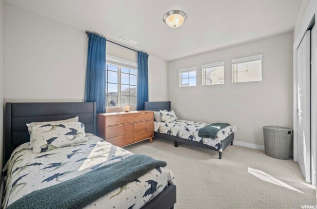 Building Photo - 2418 N 3370 W