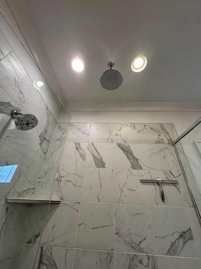 Building Photo - 3 Bedroom / 2 Bath  Johnson City TN