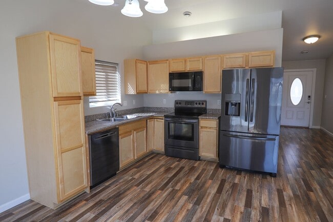 Building Photo - 810 Pinyon PL