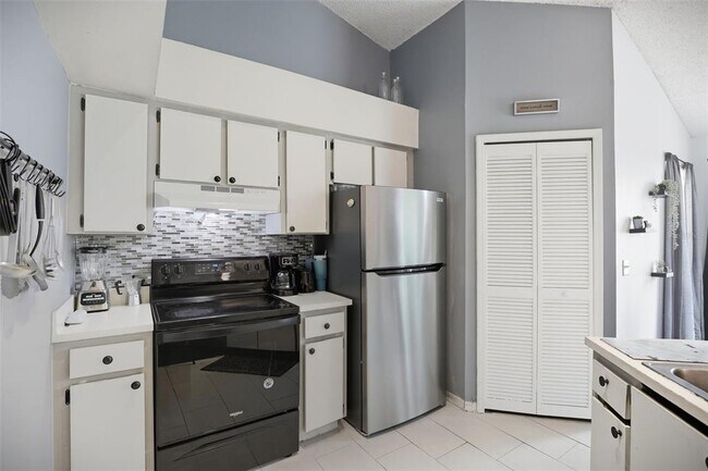 Building Photo - 4684 Pembrook Pl