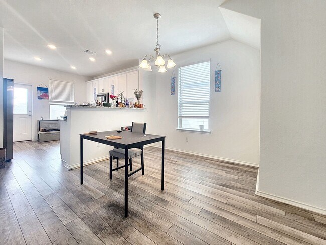 Building Photo - 517 Sour Cherry Ln