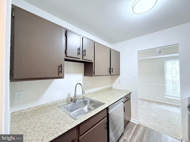 Building Photo - 7598 Gales Ct