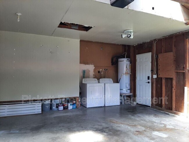 Building Photo - 212 NE Torval Canyon Rd