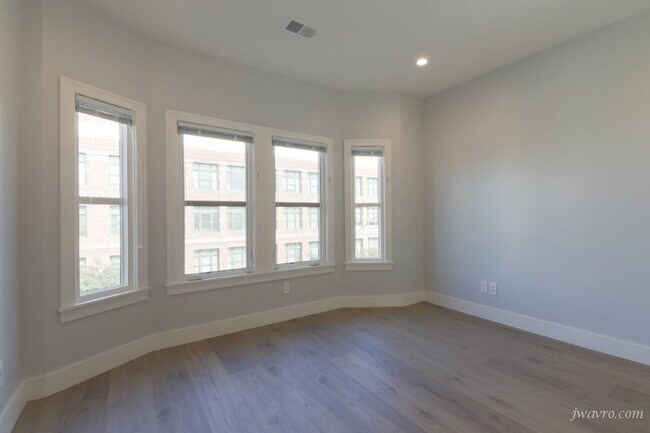 Building Photo - 127 Ashbury St