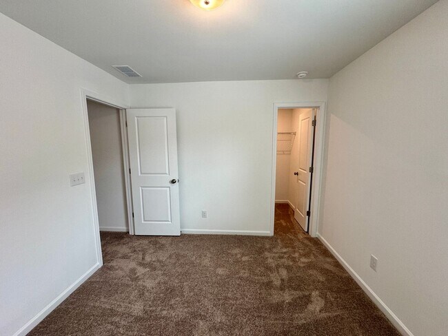 Building Photo - 4BR/2.5BA Two Car Garage in Element Park