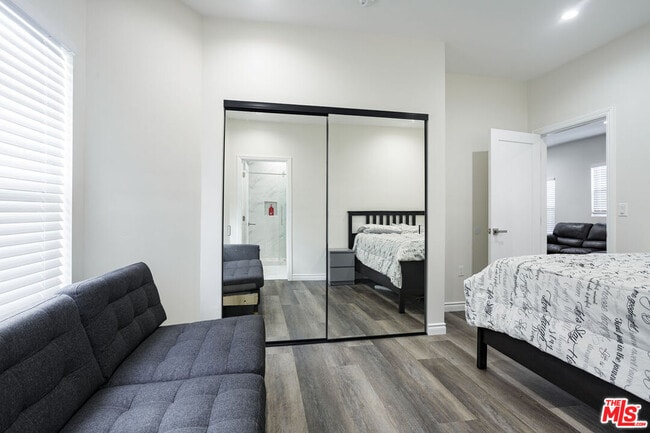 Building Photo - 1475 W 22nd St