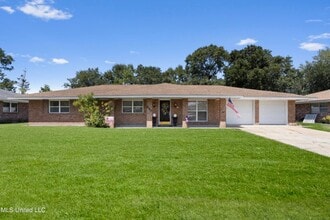 Building Photo - 550 Mockingbird Dr