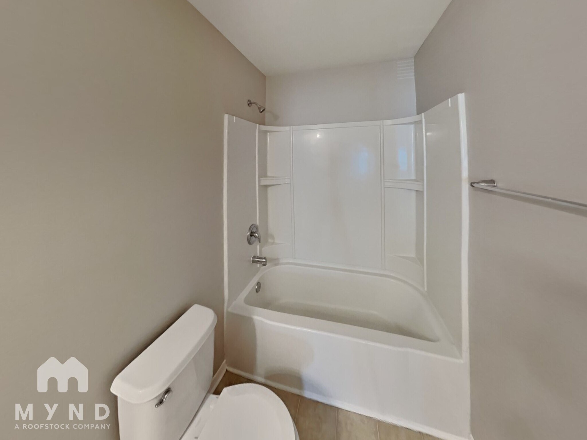 Building Photo - 6215 Woodland Commons Dr