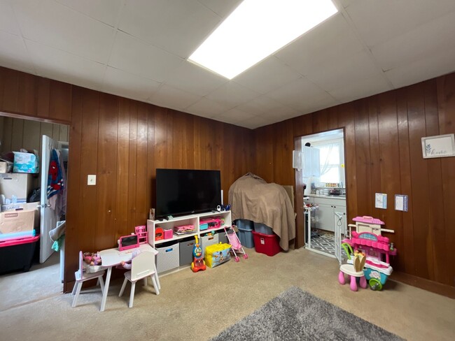 Building Photo - 29 2nd St
