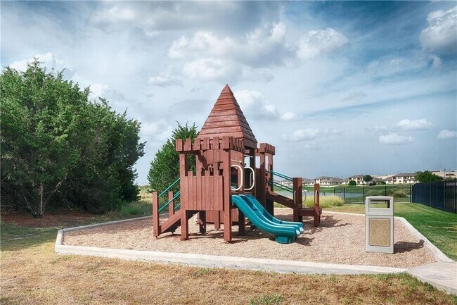 Building Photo - 521 Bradford Ln