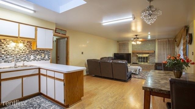 Building Photo - 4 br, 3 bath House - 10837 Lorel Avenue