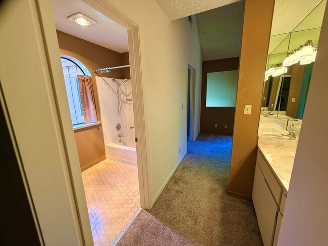 Building Photo - Cal Park Townhome for Rent in Chico CA | 2 Bed, Fenced Yard, Pet Friendly